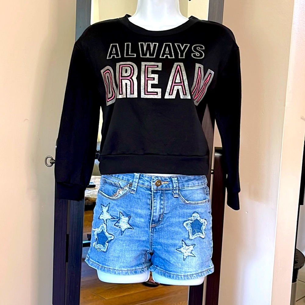 Long sleeve crop top and jeans shorts, almost new. Size 12
